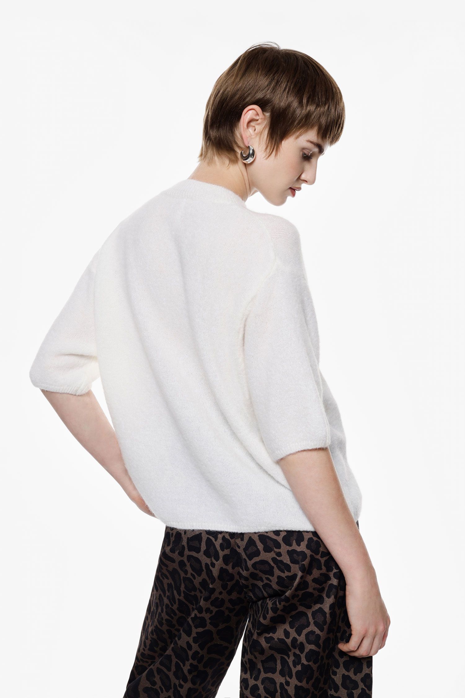 Sweater with elbow length sleeves