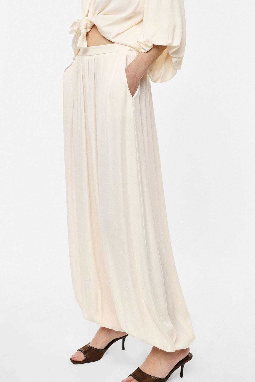 Wide-leg trousers