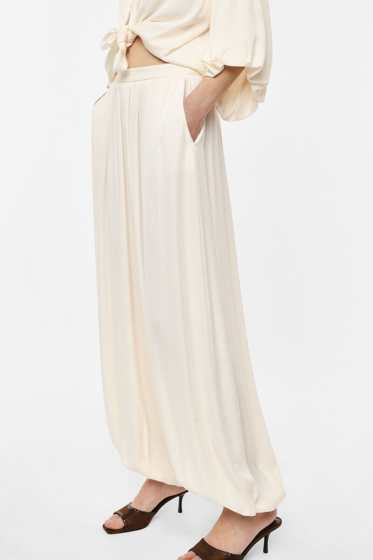 Wide-leg trousers