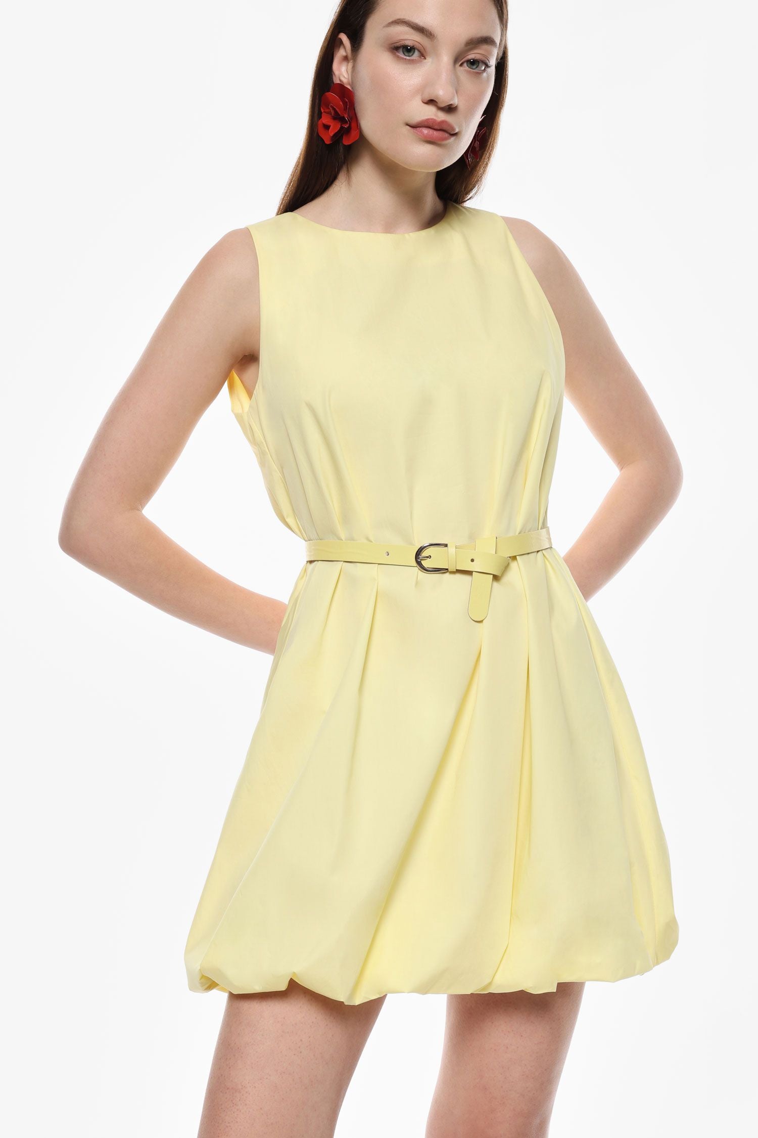 Short dress with belt