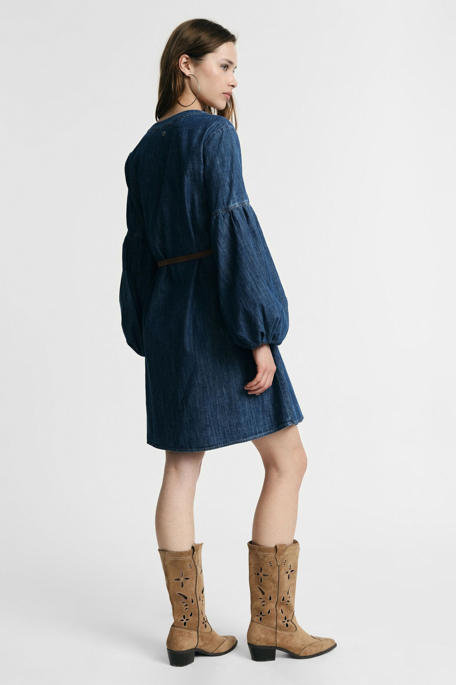 Dress with balloon sleeves