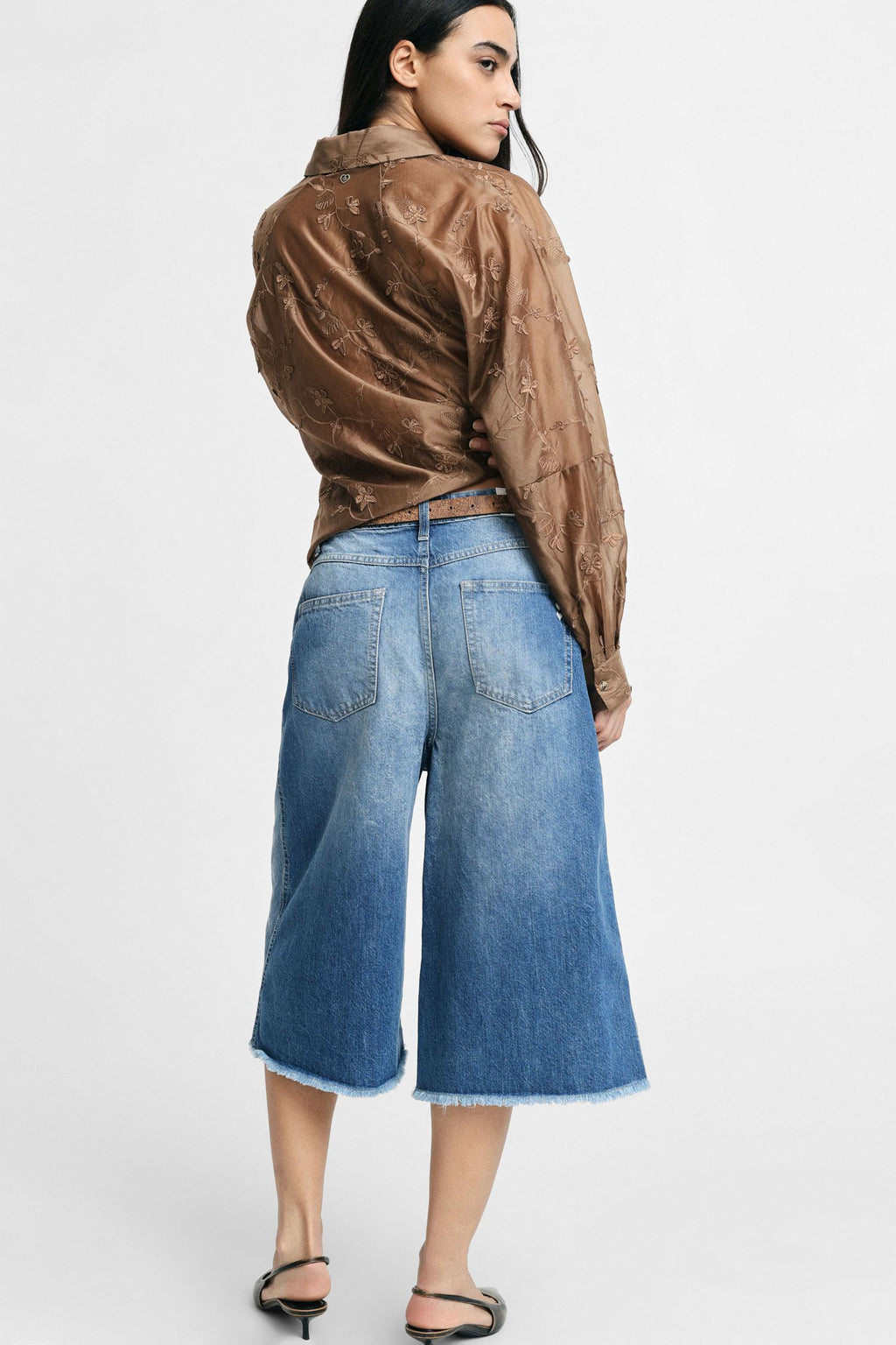 Raw hem bermuda