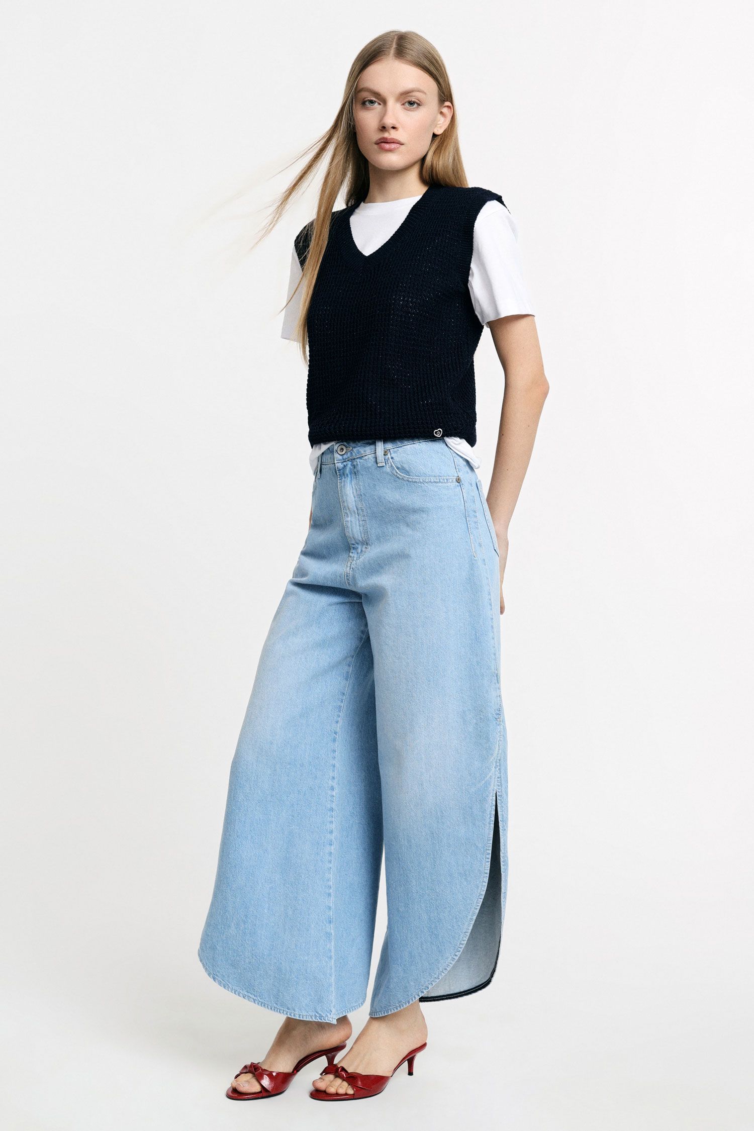 Jeans with side slits