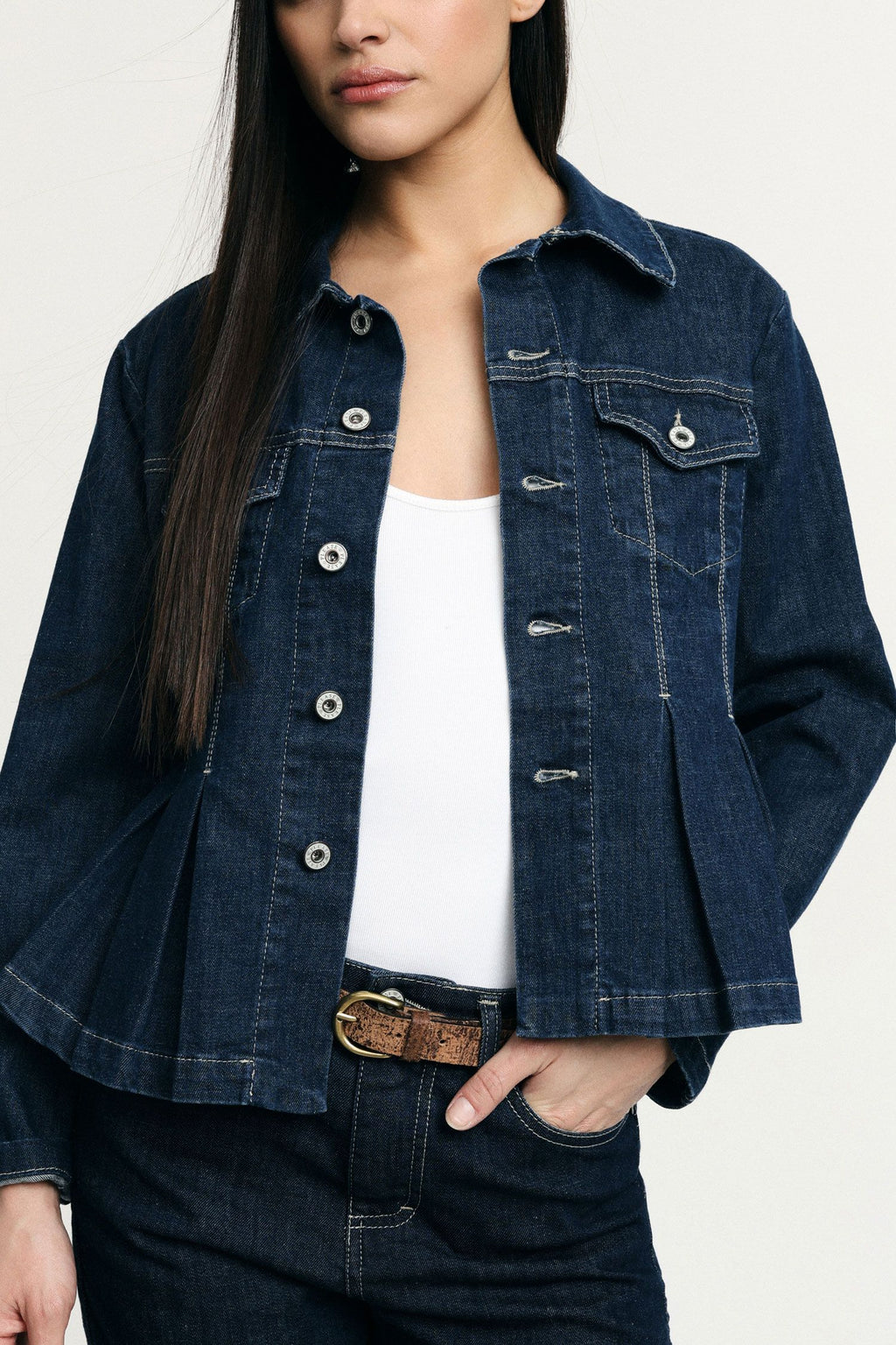 Denim jacket with pleats
