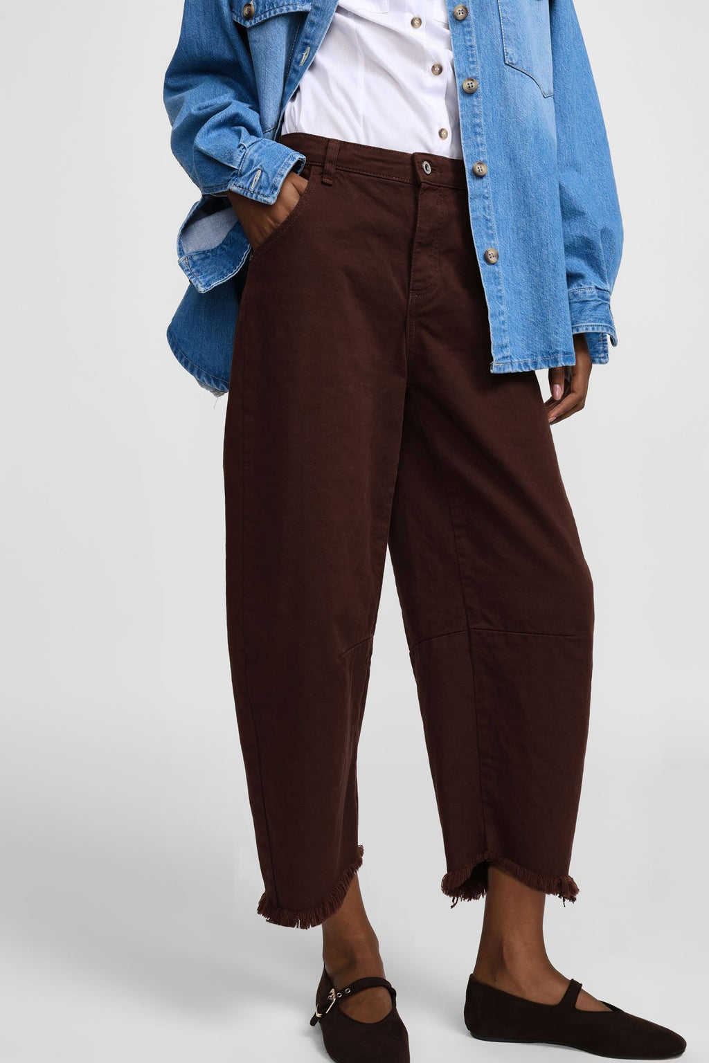 Wide-leg trousers with frayed hem