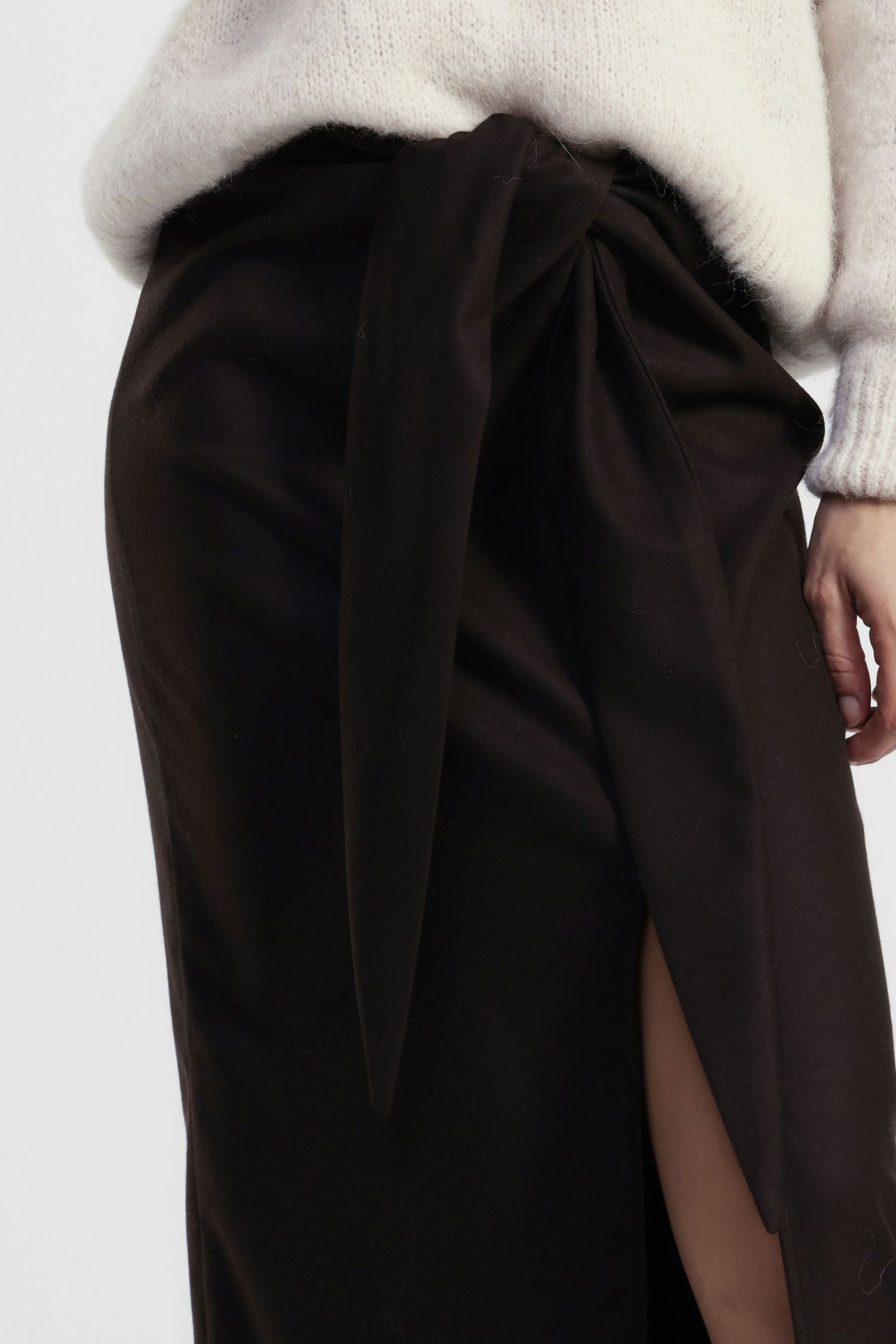 Skirt with front knot