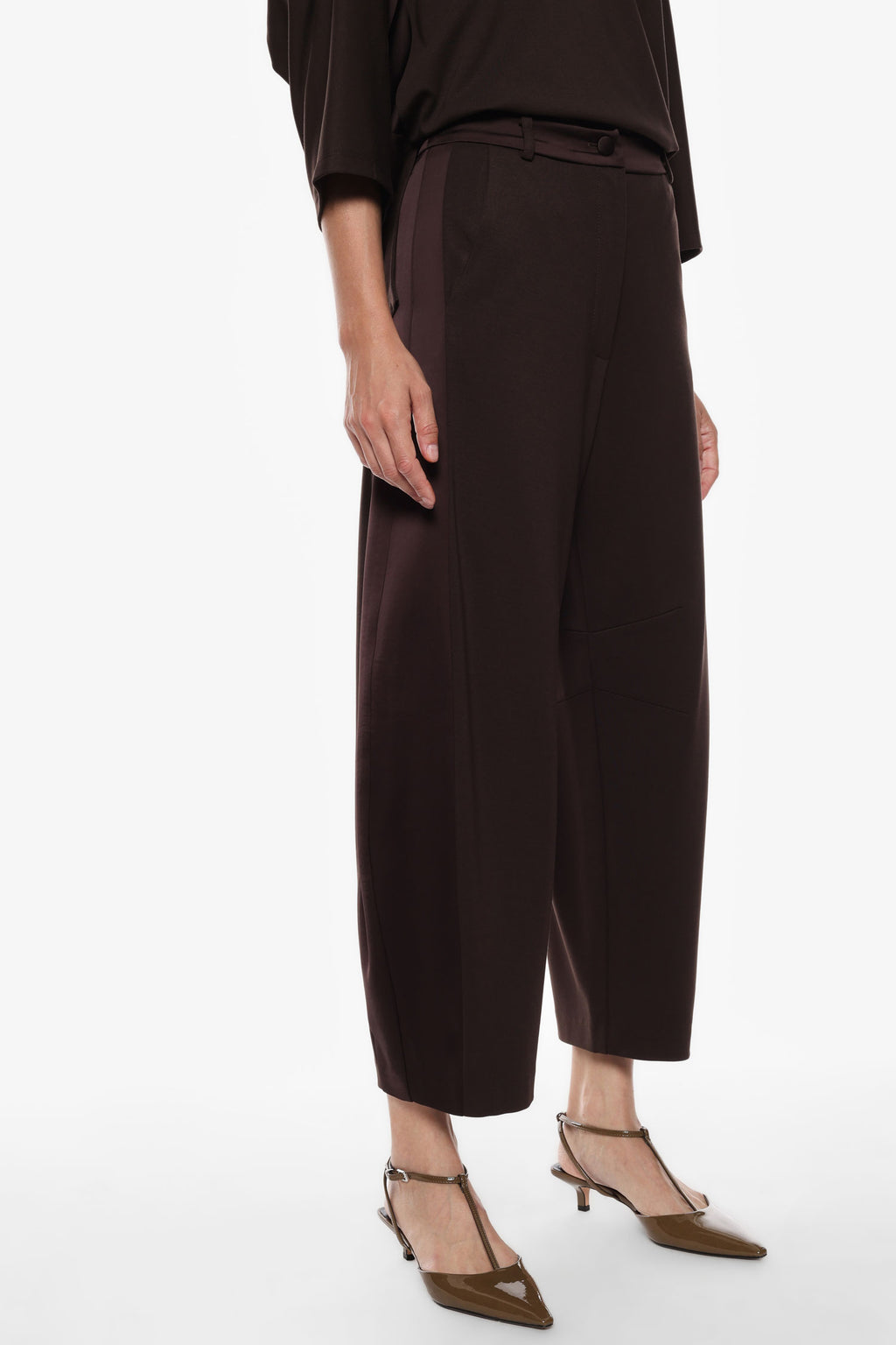 Wide-leg trousers
