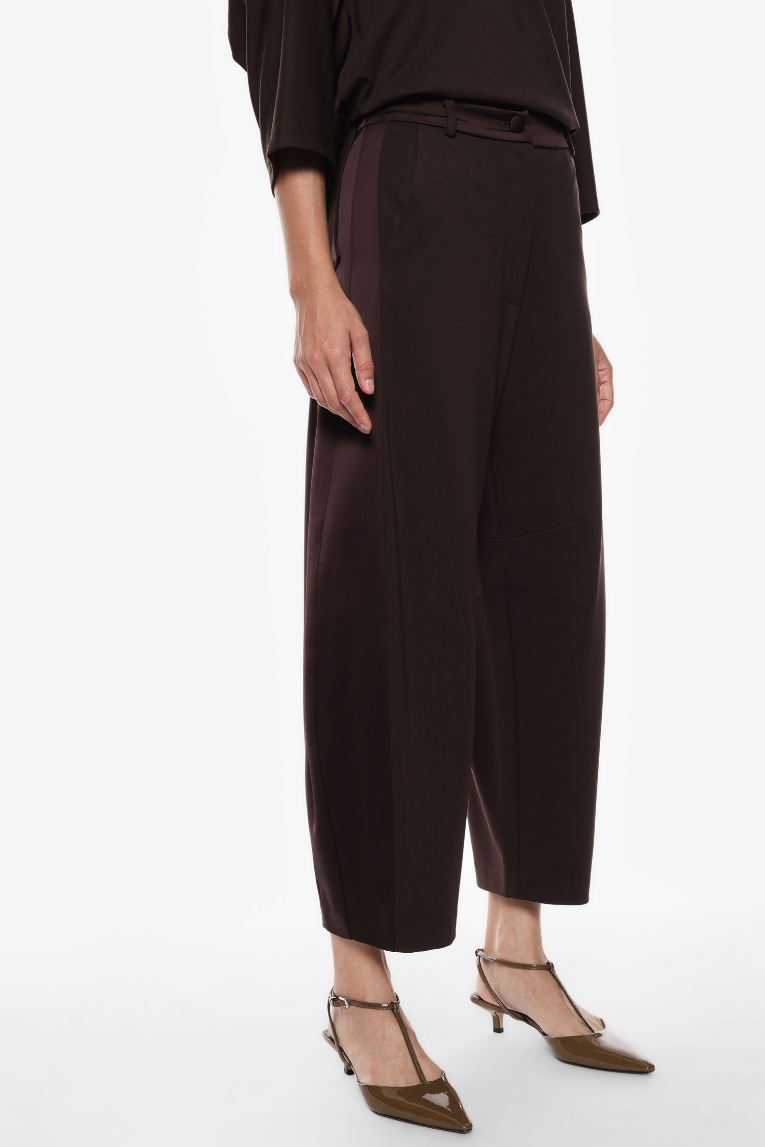 Wide-leg trousers