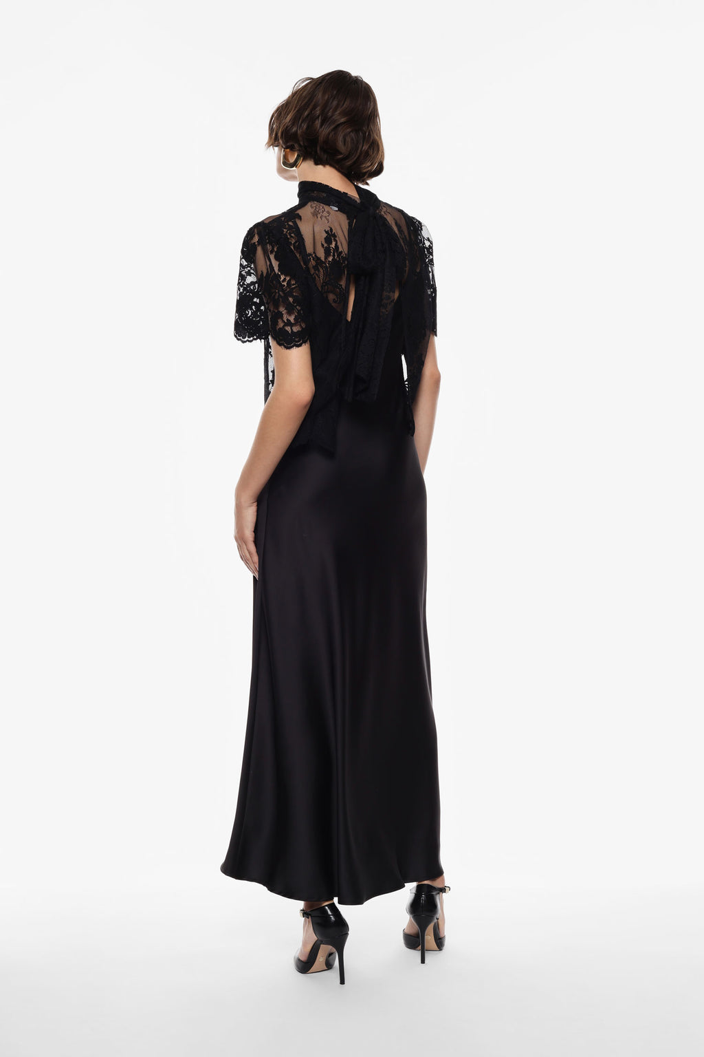 Long dress with short lace sleeves