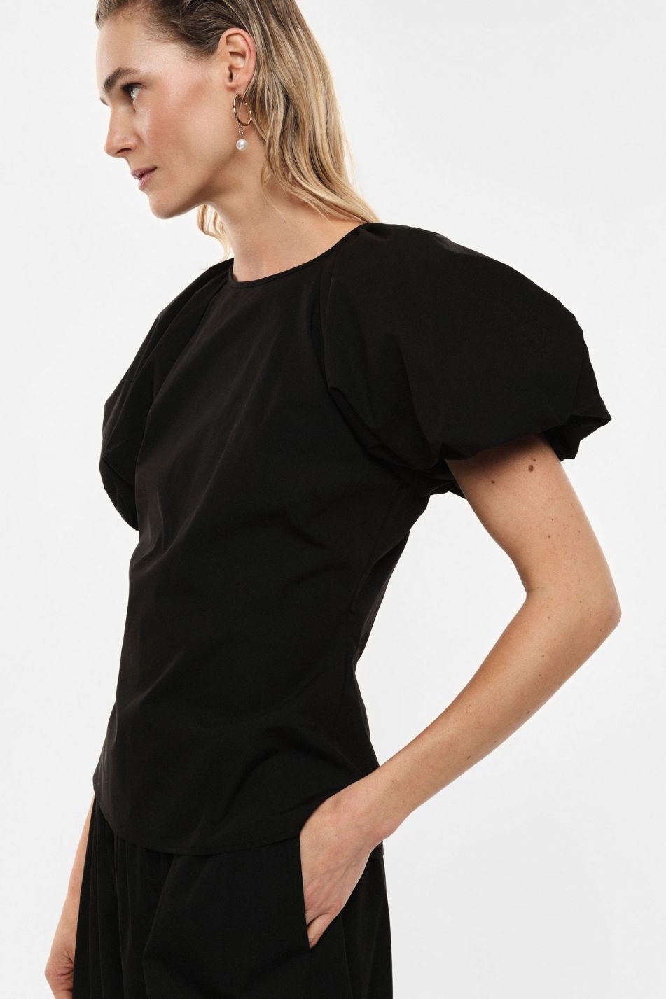Blouse with puff sleeves