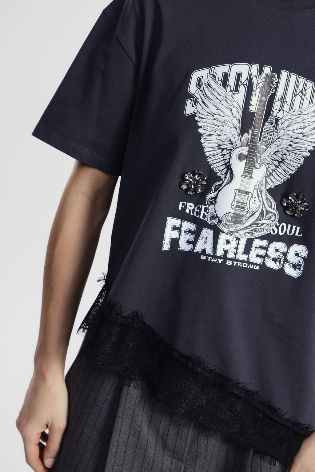 T-shirt with lace hem