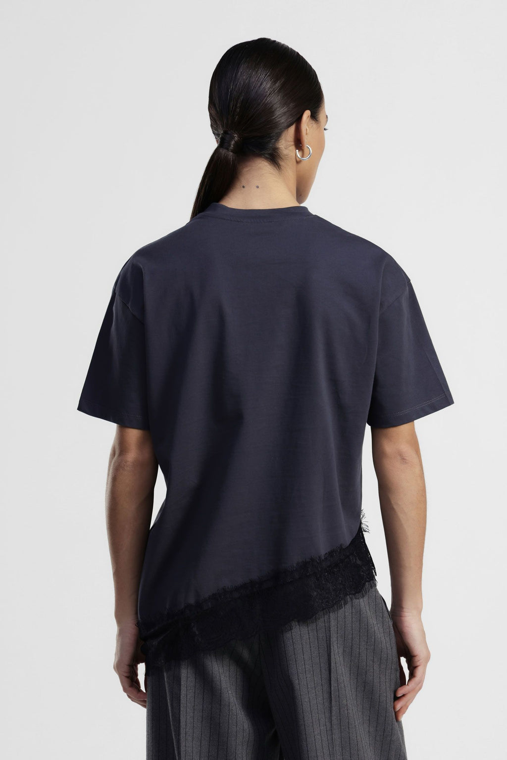 T-shirt with lace hem