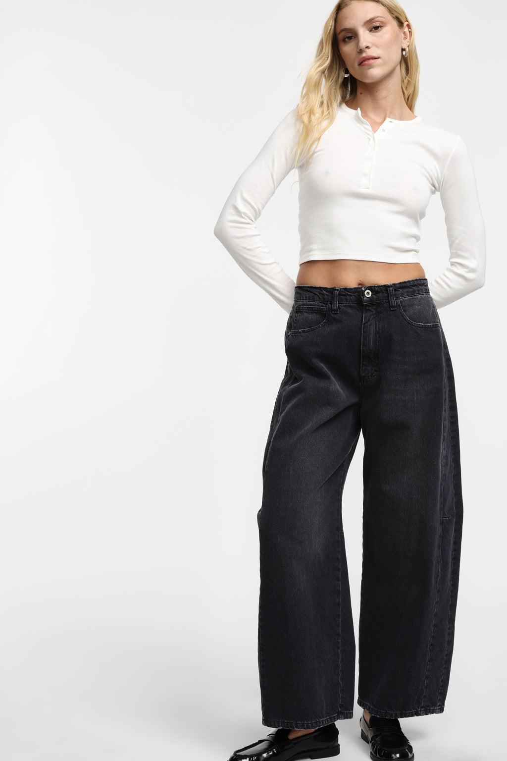 High-waisted wide-leg jeans
