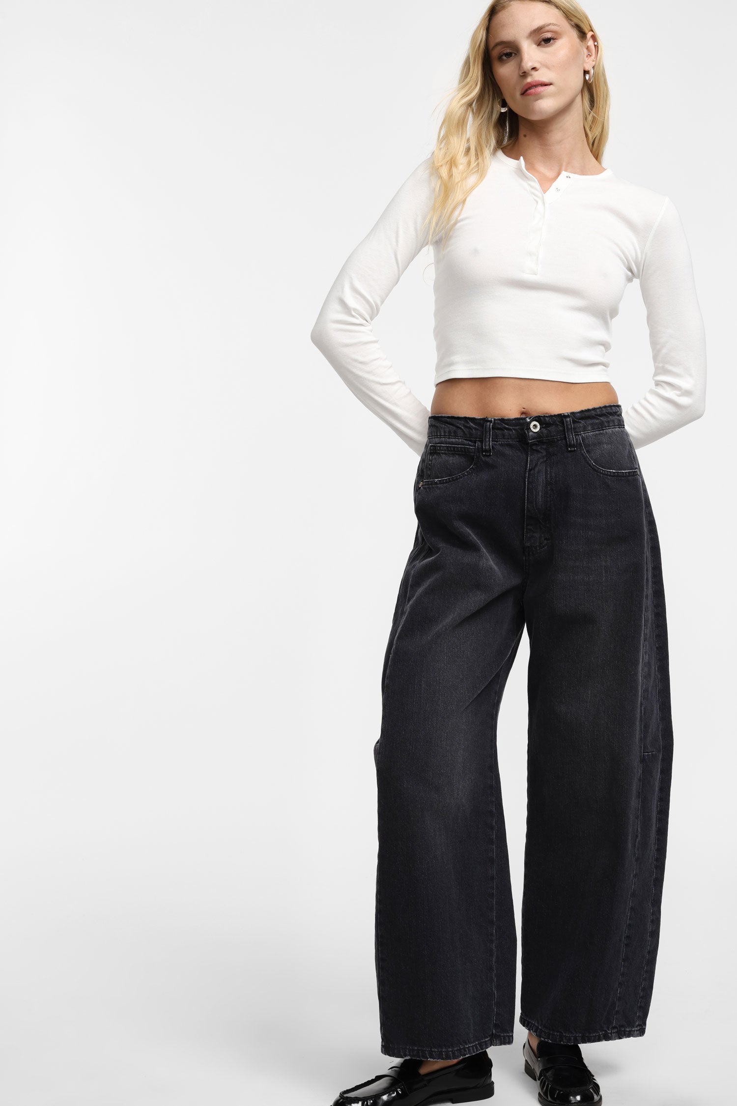 High-waisted wide-leg jeans