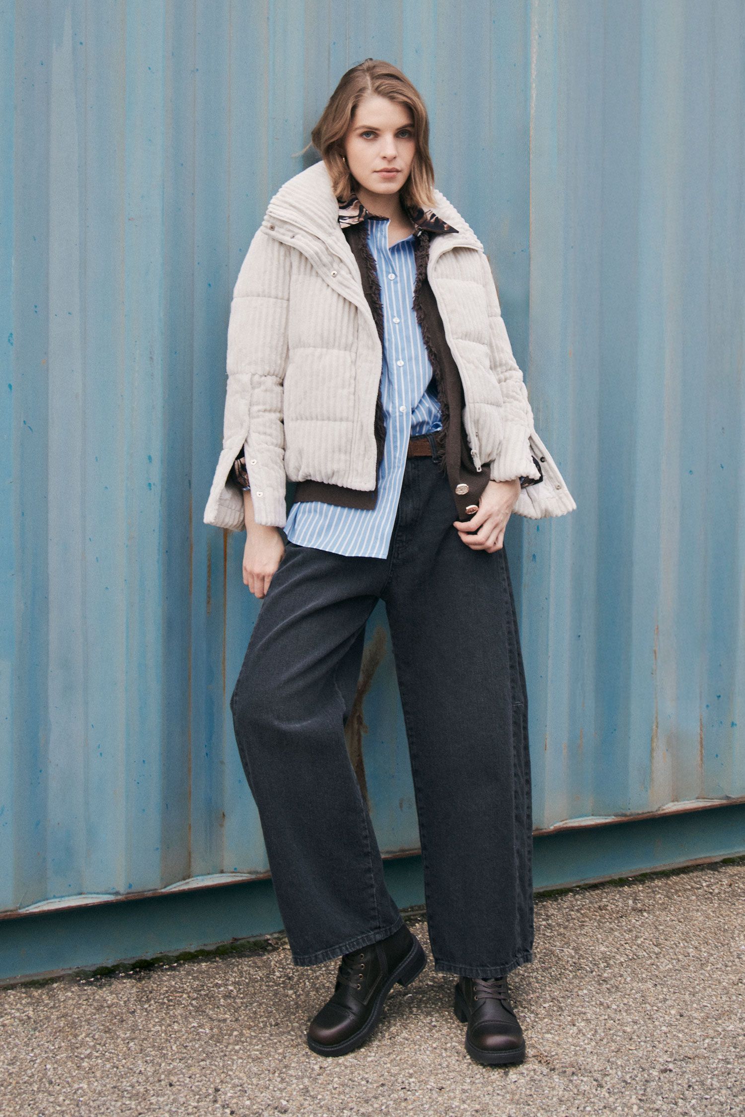 High-waisted wide-leg jeans