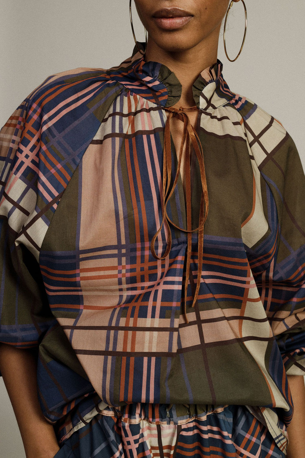 Loose-fitting blouse