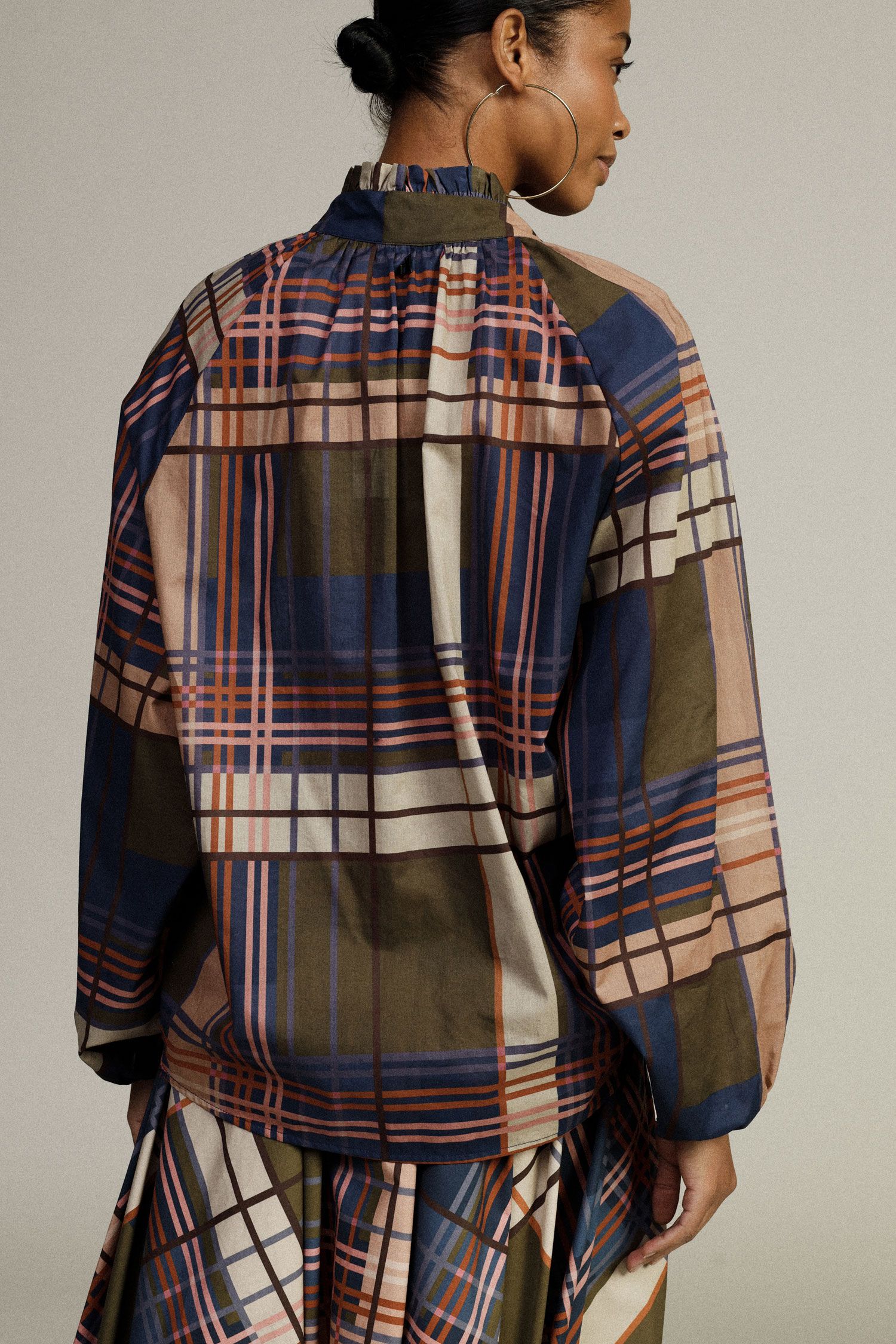 Loose-fitting blouse