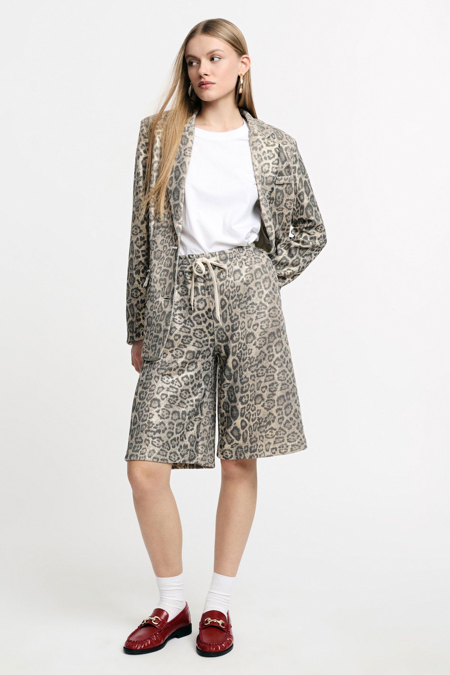 Bermuda with animal print