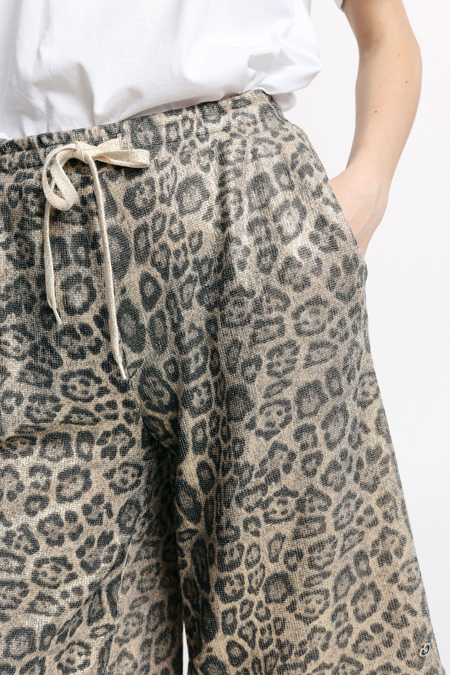 Bermuda with animal print