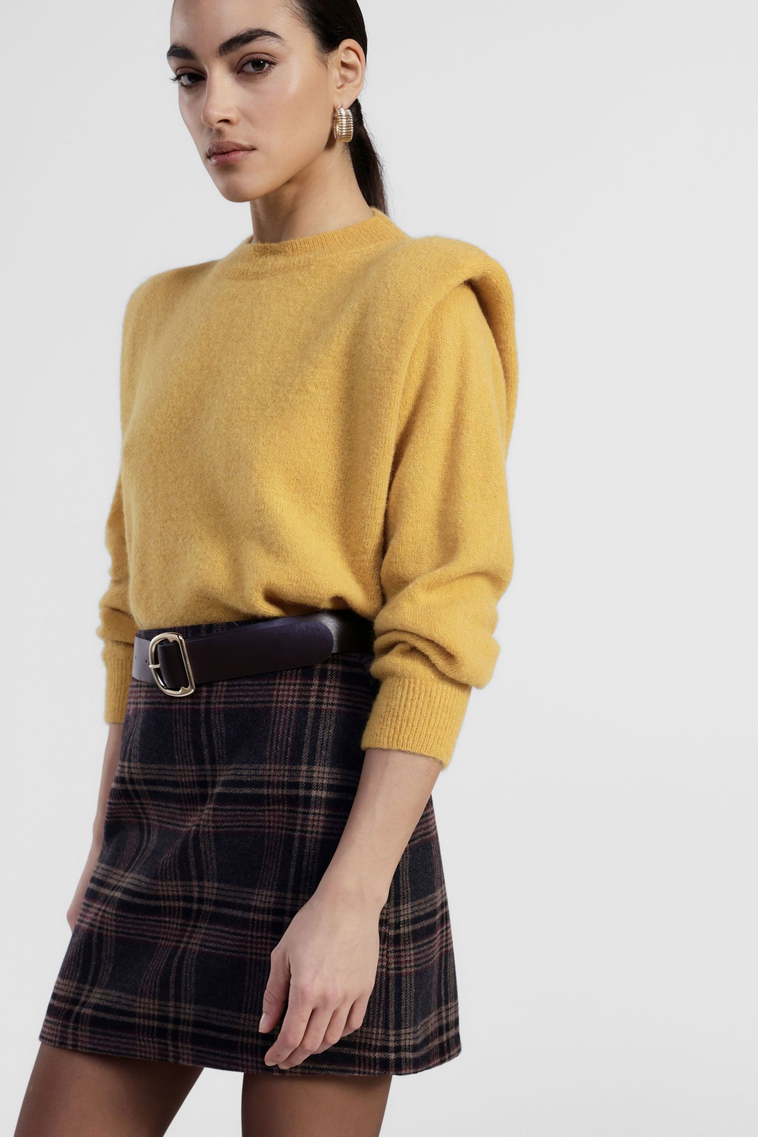 Sweater with round neckline