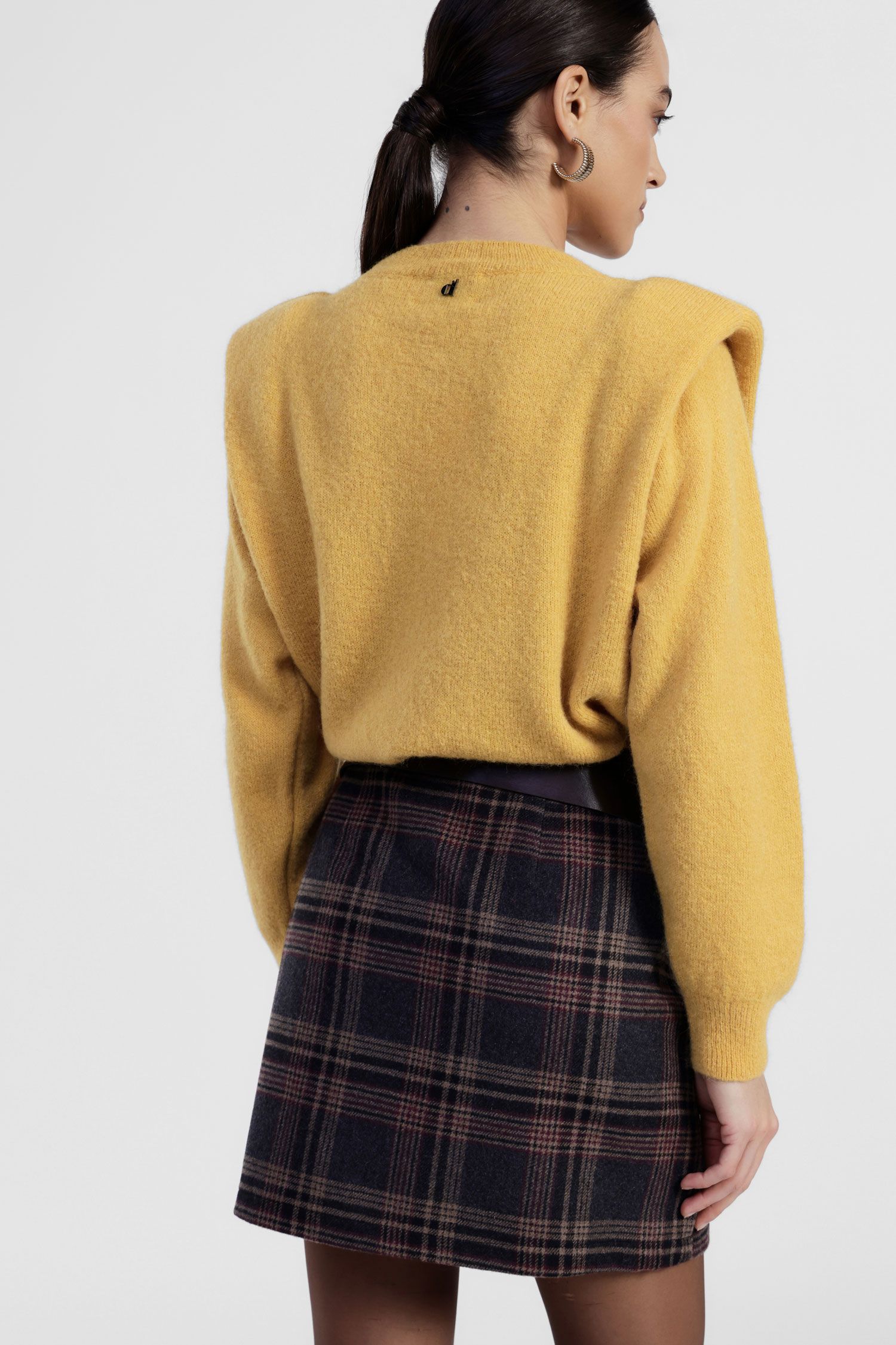 Sweater with round neckline