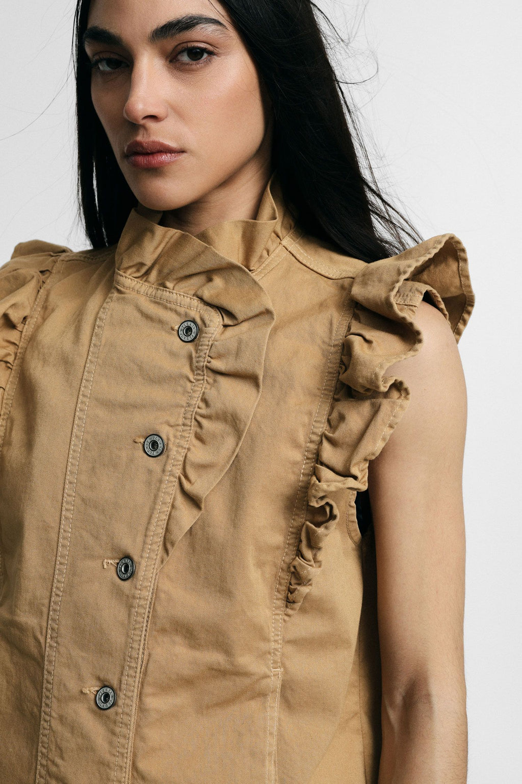 Sleeveless jacket