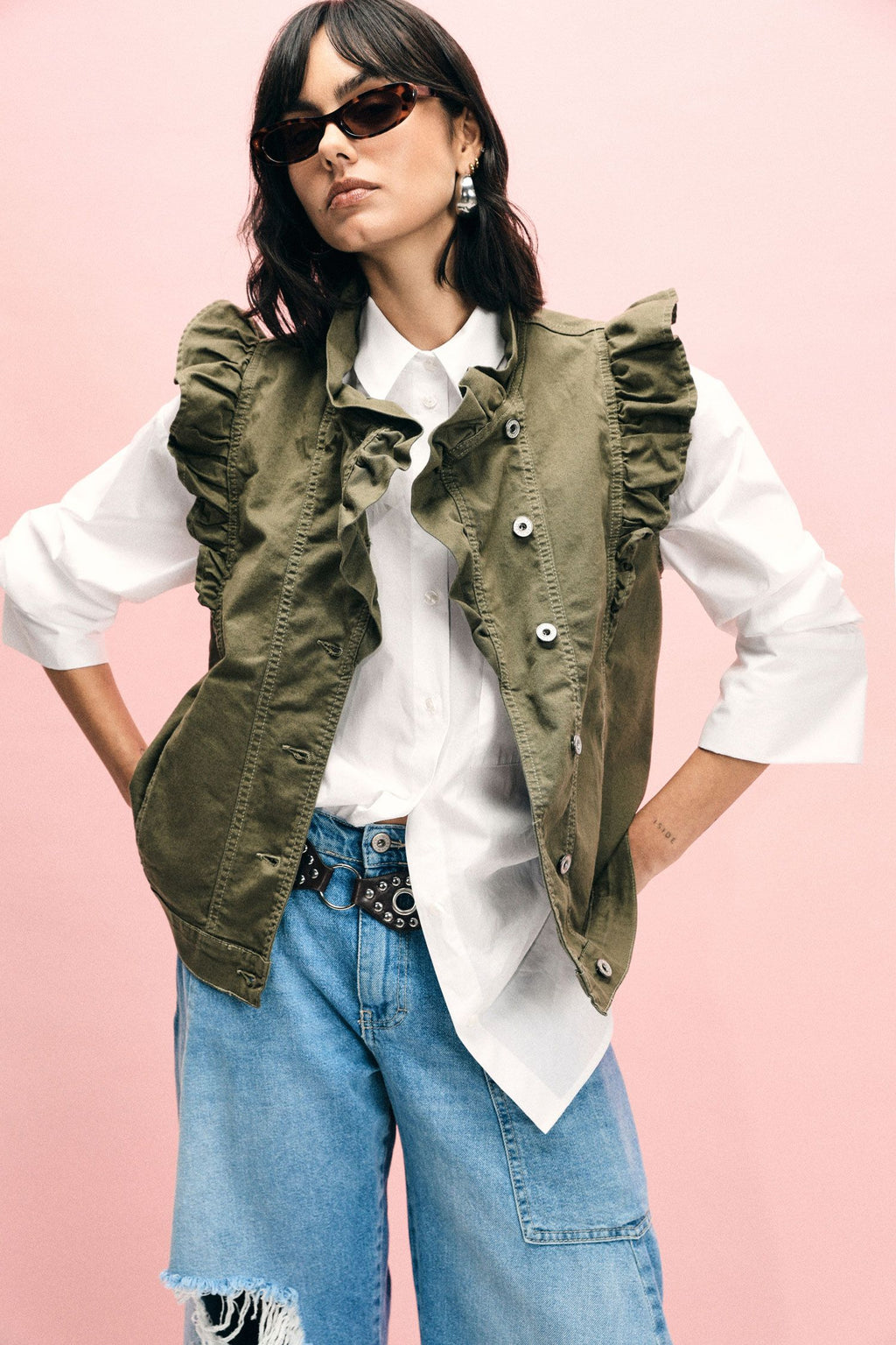 Sleeveless jacket