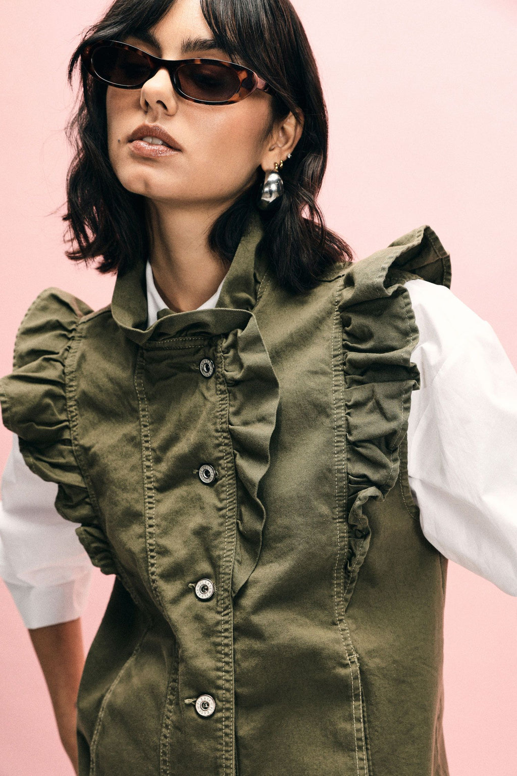 Sleeveless jacket