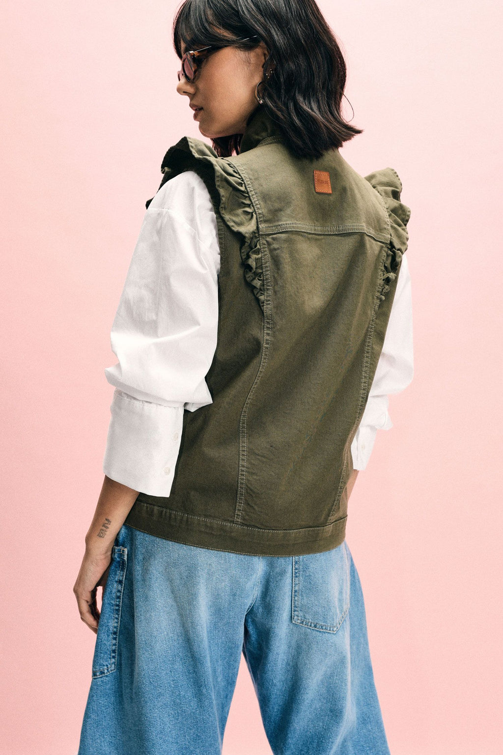 Sleeveless jacket