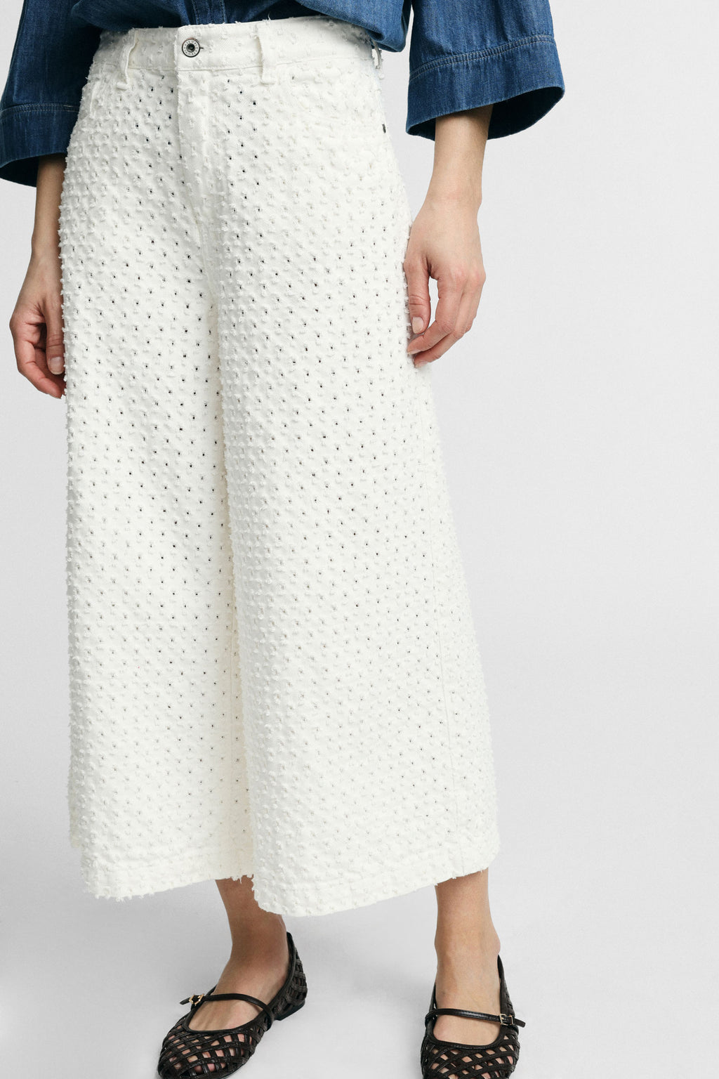 Wide-leg trousers