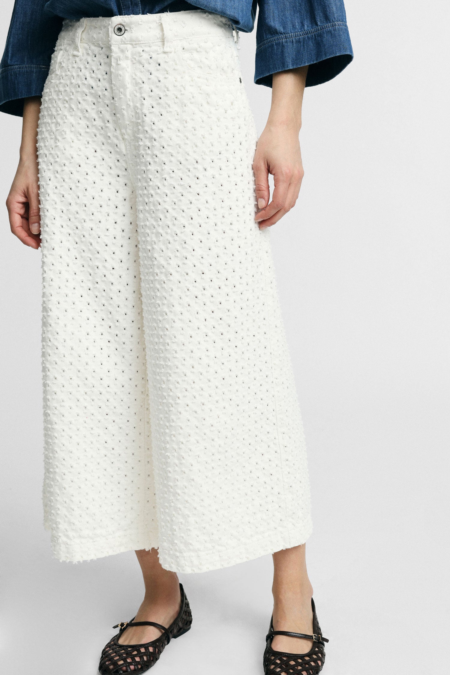 Wide-leg trousers
