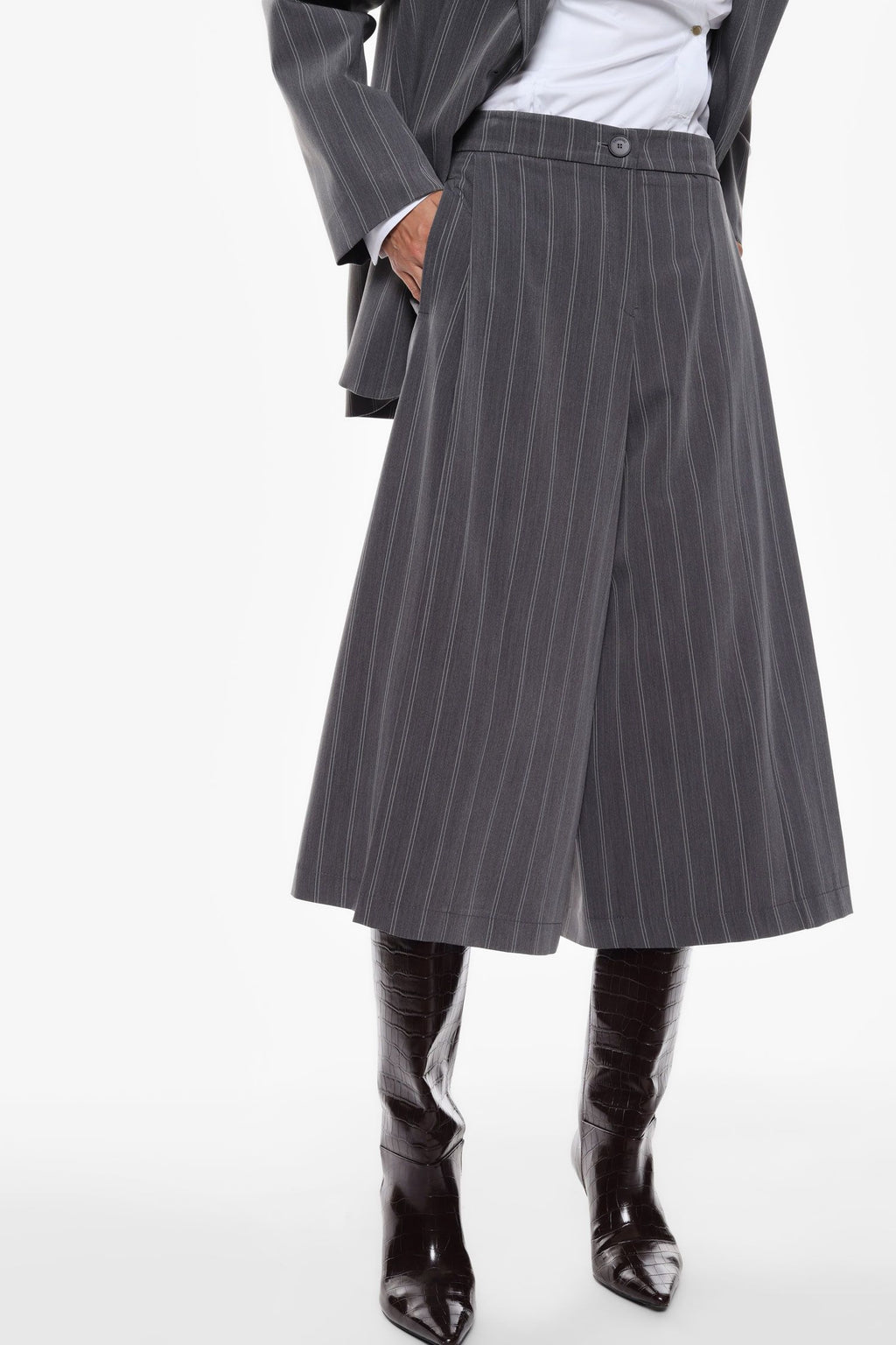 Elegant striped trousers