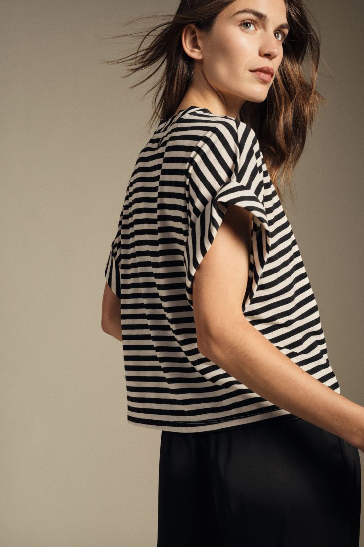 Striped t-shirt with sparkling front pocket