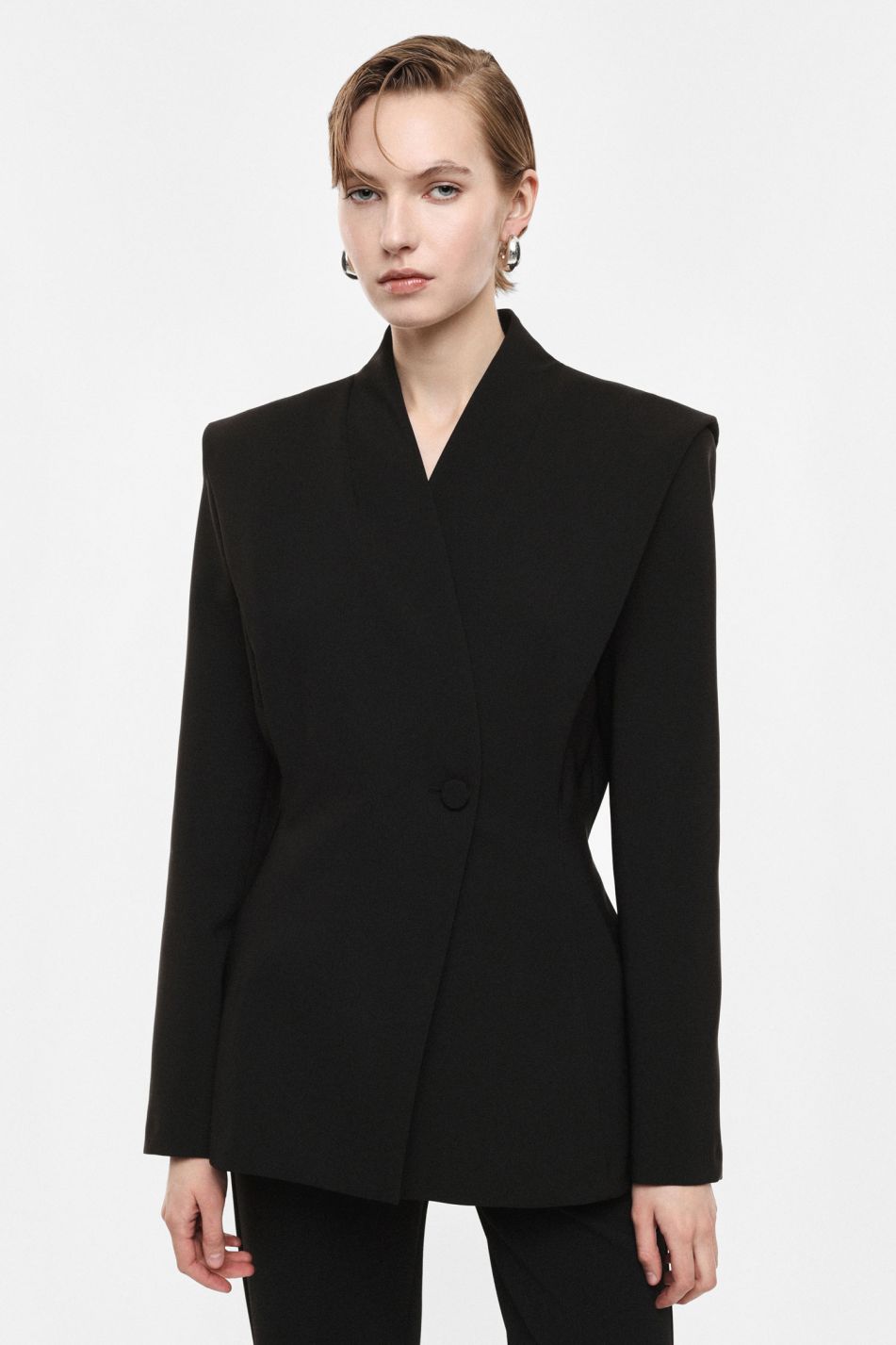 Blazer with structured shoulders