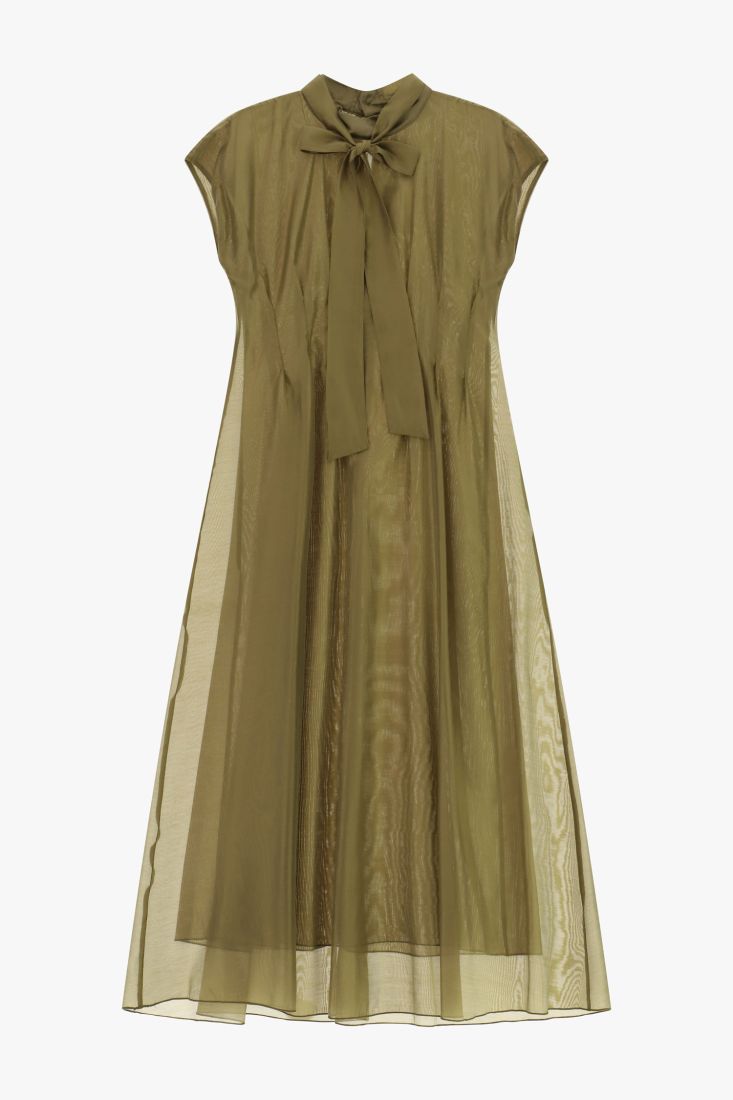 Long dress with bow collar