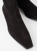 Nella suede