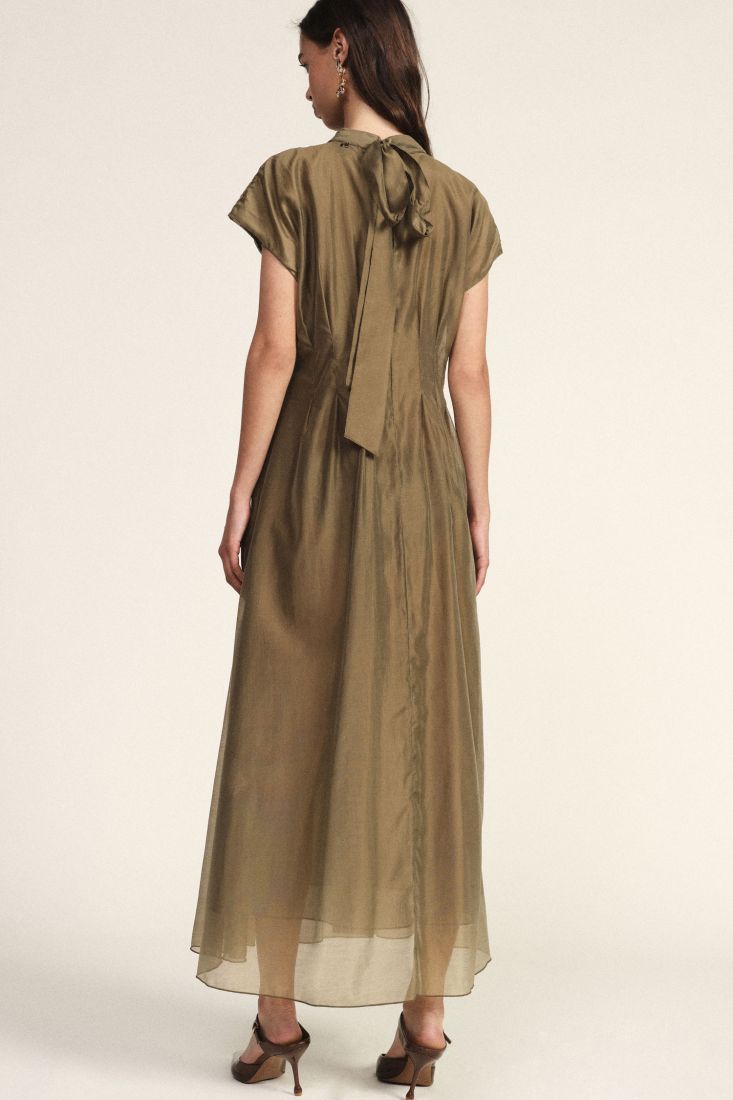 Long dress with bow collar