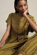 Shirt with knot button closure