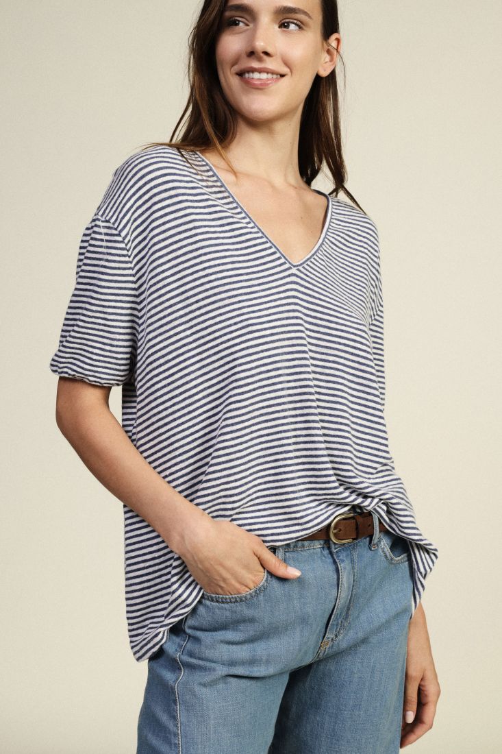 Loose v neck shirt