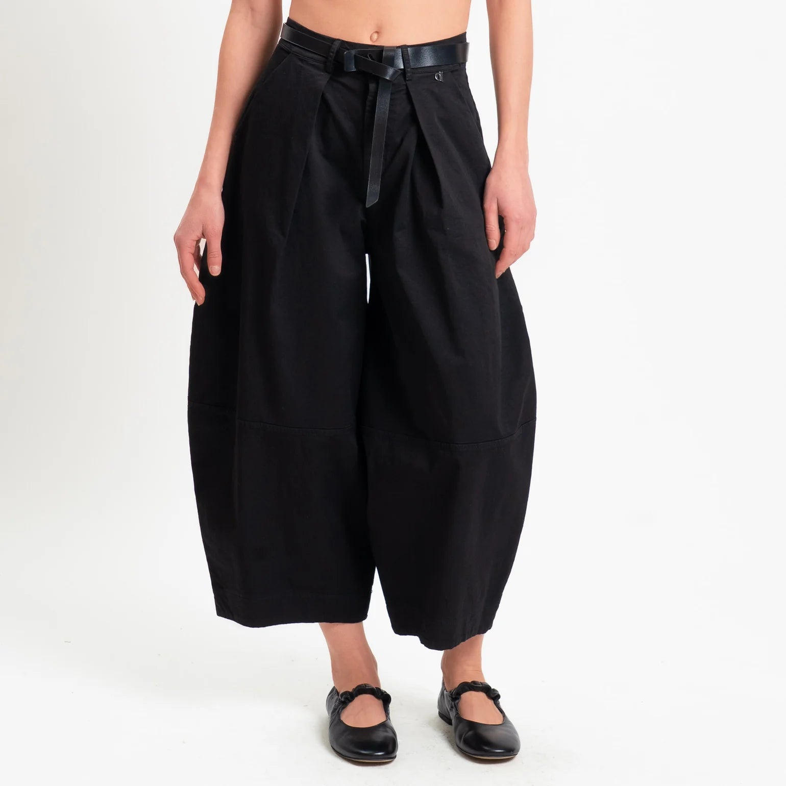 Wide-leg trousers