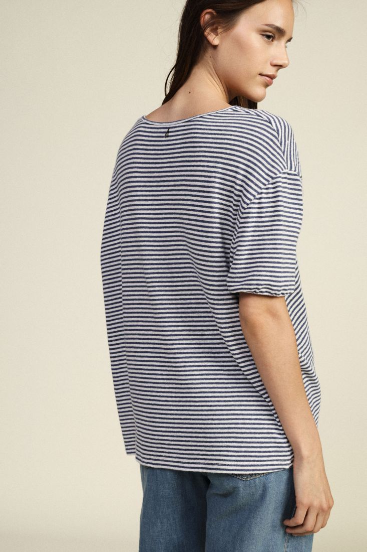 Loose v neck shirt