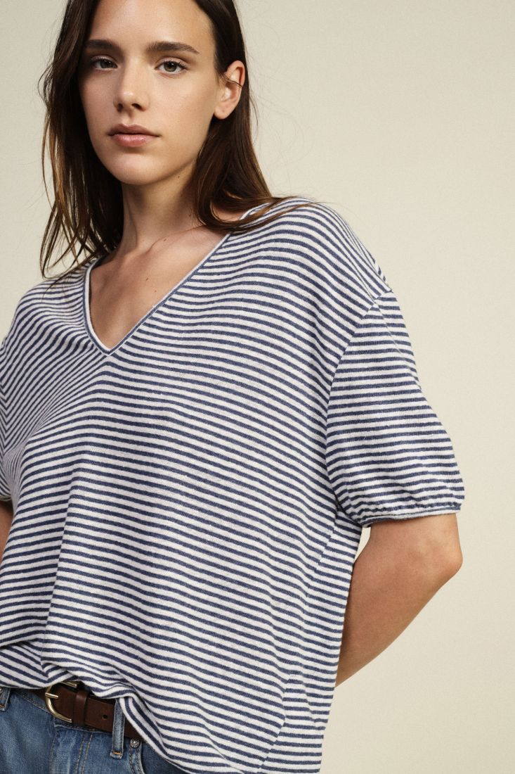 Loose v neck shirt