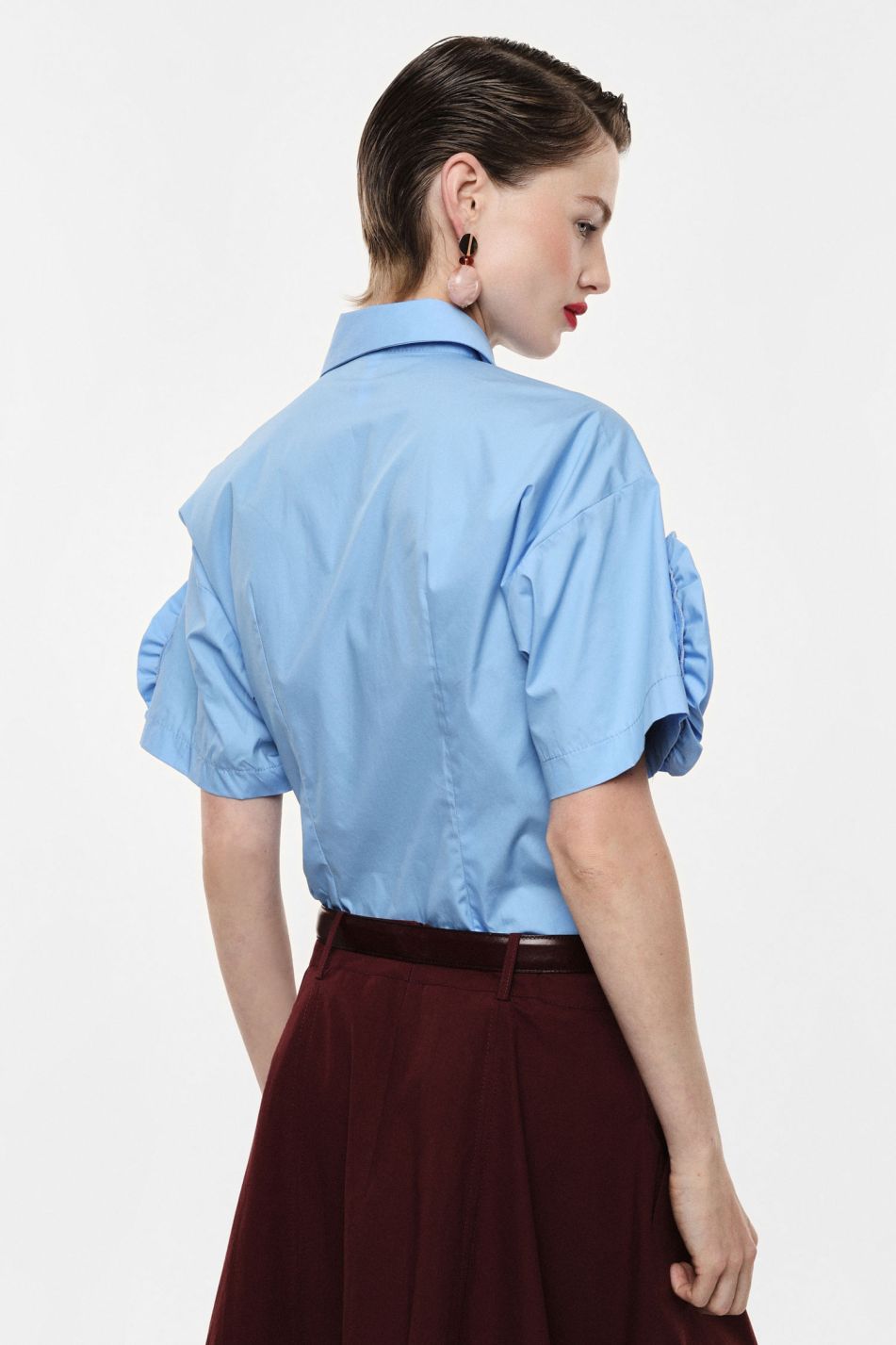 Shirt with short sleeves