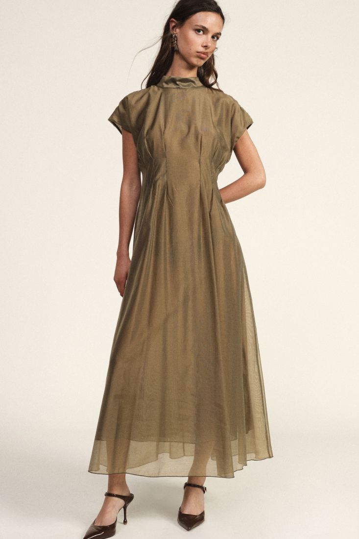 Long dress with bow collar