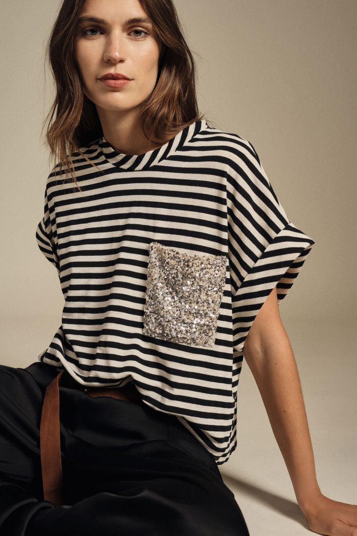Striped t-shirt with sparkling front pocket