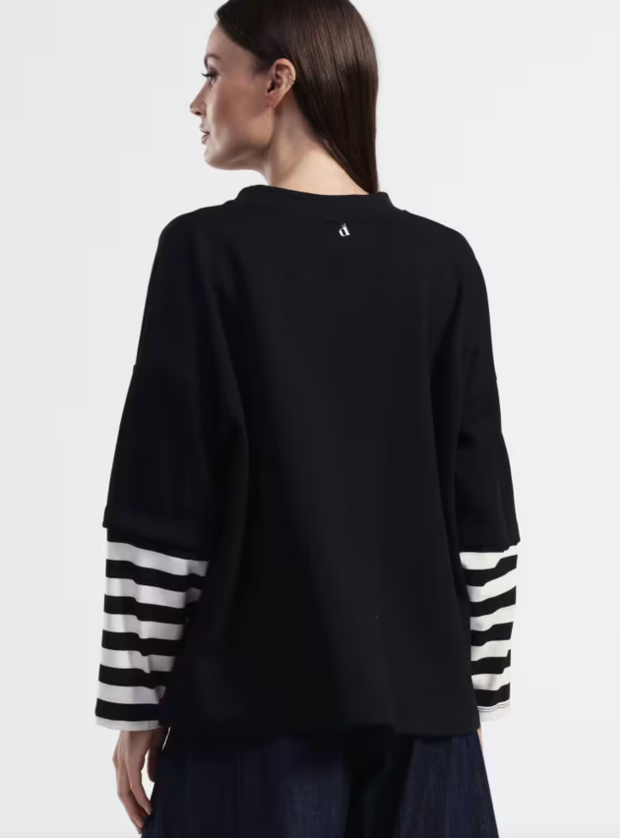 Long-sleeve t-shirt