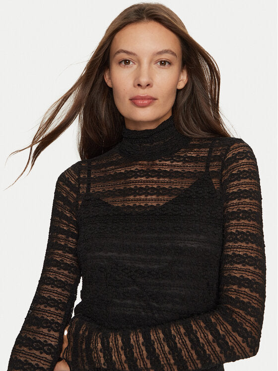 Mesh dress with lace details