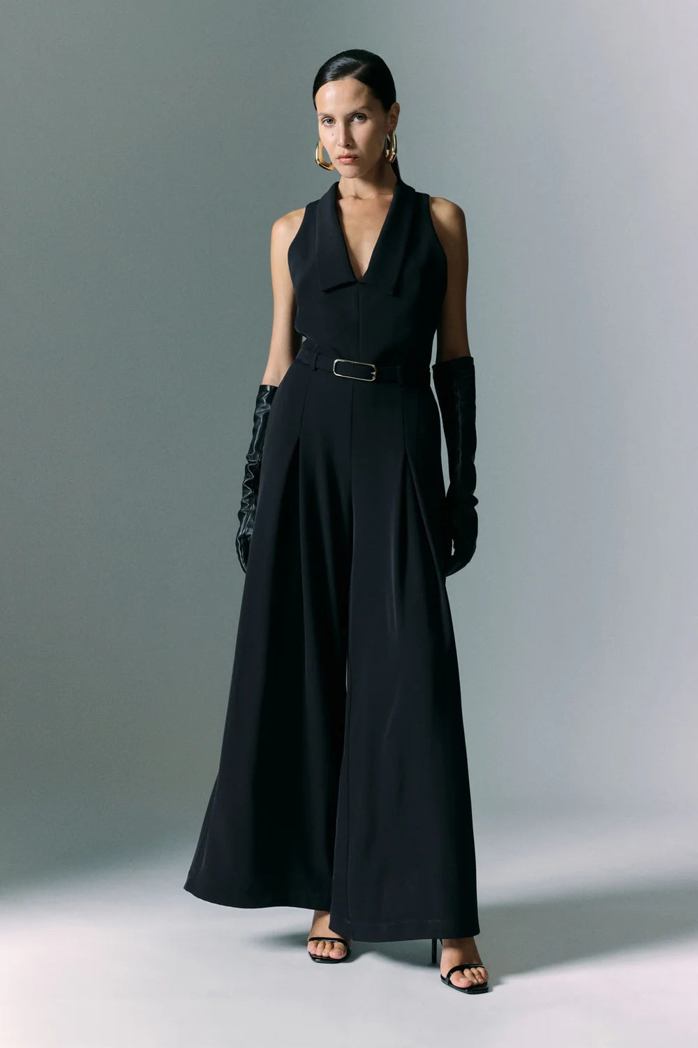 Sleeveless jumpsuit with belt