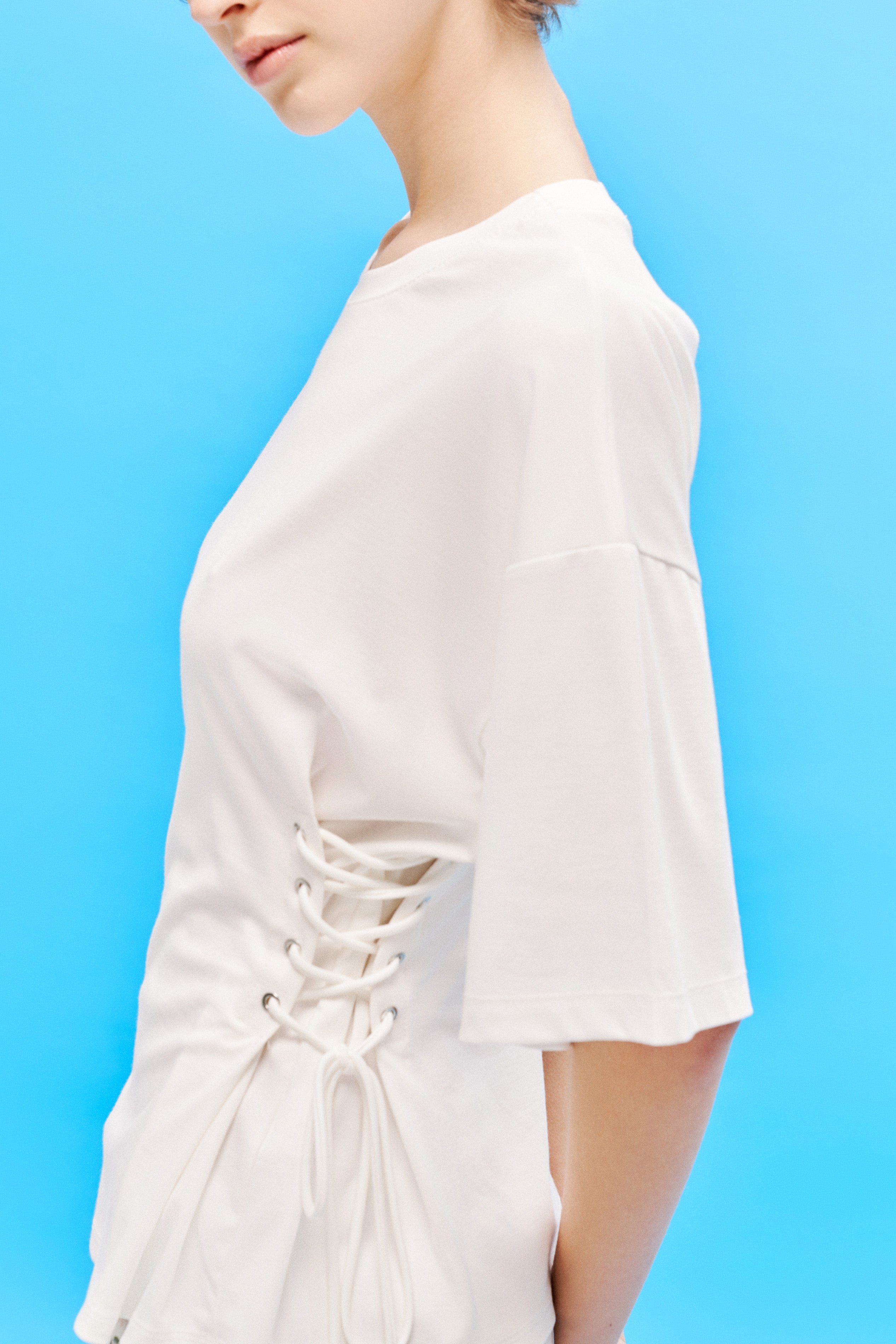 Adjustable side laces T-shirt
